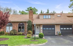 427 DEERFIELD Drive, HANOVER, PA 17331