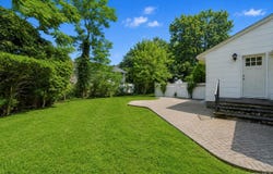 1 Dale Lane, Smithtown, NY 11787
