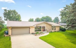 512 W McDamyn, WINNEBAGO, IL 61088