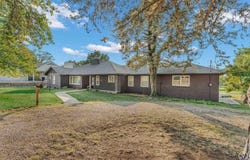2713 SW Fairway DR, Topeka, KS 66611