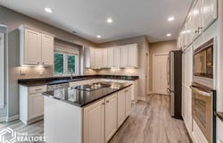 12828 Timberline Drive, Urbandale, IA 50323