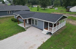 1030 E Glezen Street, Petersburg, IN 47567