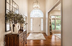 2 Stone Wall Lane, Zionsville, IN 46077