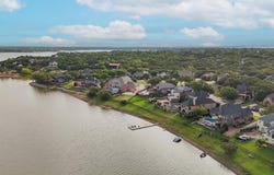 30 Remington Drive W, Highland Village, TX 75077