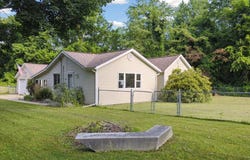806 10th Street, Plainwell, MI 49080