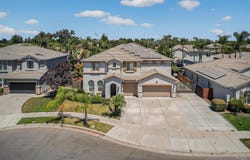 3034 W Clinton Court, Visalia, CA 93291