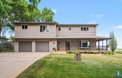 404 Cedar Ct, Madison, SD 57042