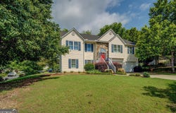 3870 Michaels Creek, Loganville, GA 30052