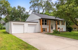 18512 Cheyenne Drive, Independence, MO 64056