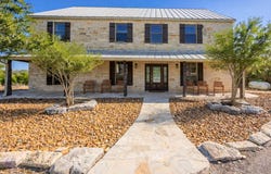 117 Point Rd, Fredericksburg, TX 78624