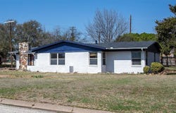 1116 W Howard, Olney, TX 76374
