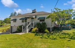 1221 Clay Pike, Irwin, PA 15642