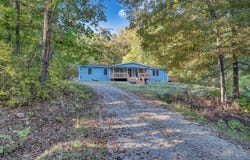 7407 Bradshaw Rd, Salem, VA 24153
