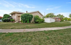 9554 Crestwood Avenue, Munster, IN 46321