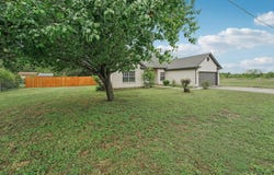 14 Country LN, Maxwell, TX 78656