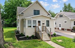 911 W BENT Avenue, OSHKOSH, WI 54901-2813
