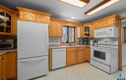 427 E Lewis St, Vermillion, SD 57069