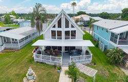 200 SPORTSMAN Drive, Welaka, FL 32193