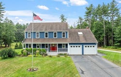 41 Lake St, Dunstable, MA 01827