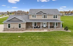 201 Frentress Dr., Farley, IA 52046