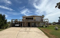717 Copano Cove Rd, ROCKPORT, TX 78382