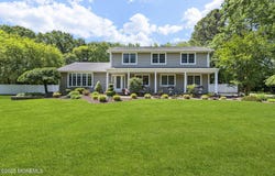 8 Garvey Drive, Monroe, NJ 08831