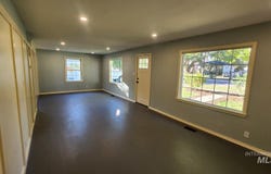 463 E Court St, Weiser, ID 83672-2212