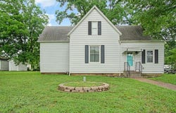 100 N Jackson Street, New Athens, IL 62264