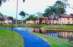 224 Pine Hov Cir, Green Acres, FL 33463