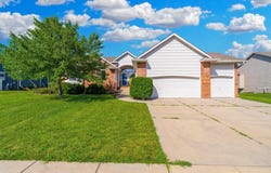 1421 N Lakeside Dr, Andover, KS 67002