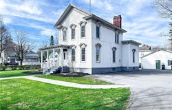 44 Oxford Road, New Hartford, NY 13413