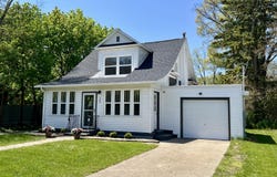 109 S Lake Avenue, Spring Lake, MI 49456