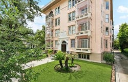 4900 SAINT CHARLES Avenue, New Orleans, LA 70115