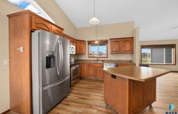 1009 Honeysuckle Dr, Harrisburg, SD 57032