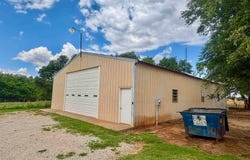 2102 Skeleton Rd, Waukomis, OK 73773