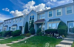 7 Heritage Square, Sayreville, NJ 08872