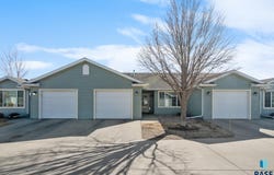1010 N Crape Pl, Sioux Falls, SD 57107