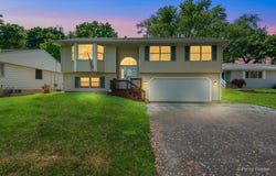5215 N Lake Street, McHenry, IL 60050
