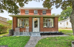 2606 BROAD STREET, WEST YORK, PA 17404