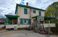 11 Barrows Street, Paris, ME 04281