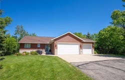 122 Ridge Road, New London, MN 56273