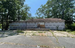 402 VIRGINIA DRIVE, BROWNS MILLS, NJ 08015