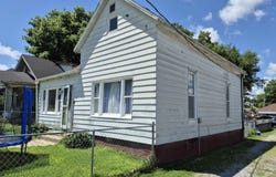 110 W PARK Street, Harrisburg, IL 62946