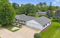 7 Hobart Place, Grinnell, IA 50112