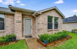 208 Blazing Star Trail, Burleson, TX 76028