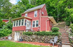 4 Warren St, Lincoln Park Boro, NJ 07035-2807