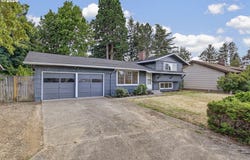 18624 SE CLINTON St, Gresham, OR 97030