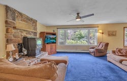 10 Hillside Dr, Brimfield, MA 01010