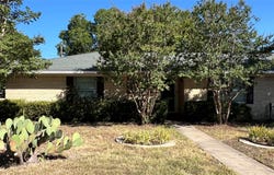1206 Crestwood Drive, Cleburne, TX 76033