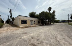 106 E 1st Street, Alice, TX 78332